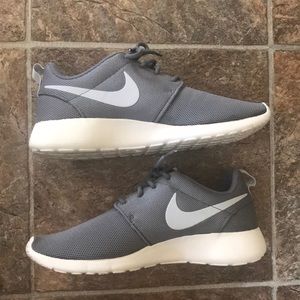 Nike Roshe Tennis Shoe
